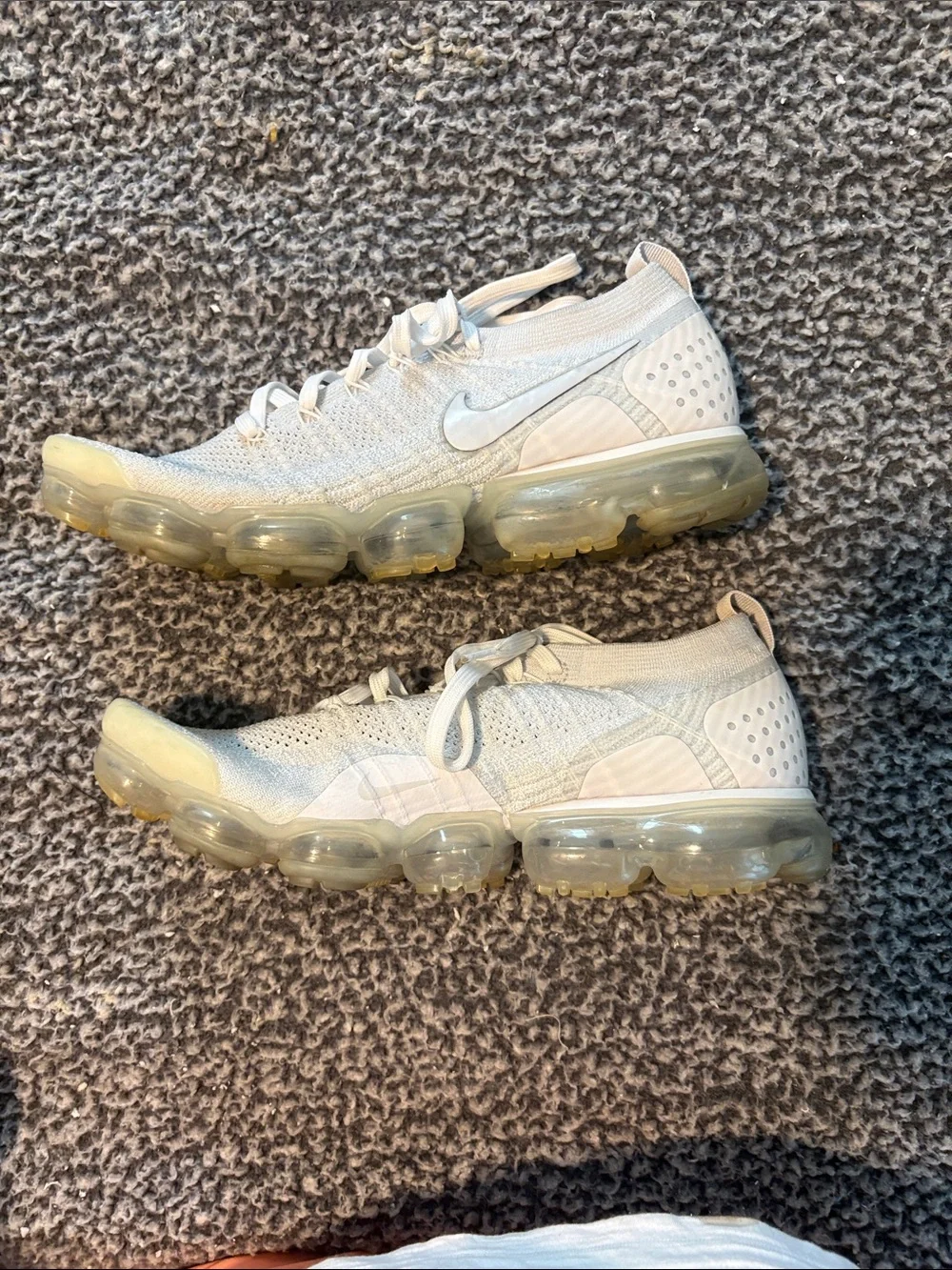 Nike Men’s Size 11.5 white/grey VaporMax Sneakers Flynit Excellent Condition!